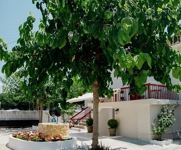 Apartman In Yard Corinth